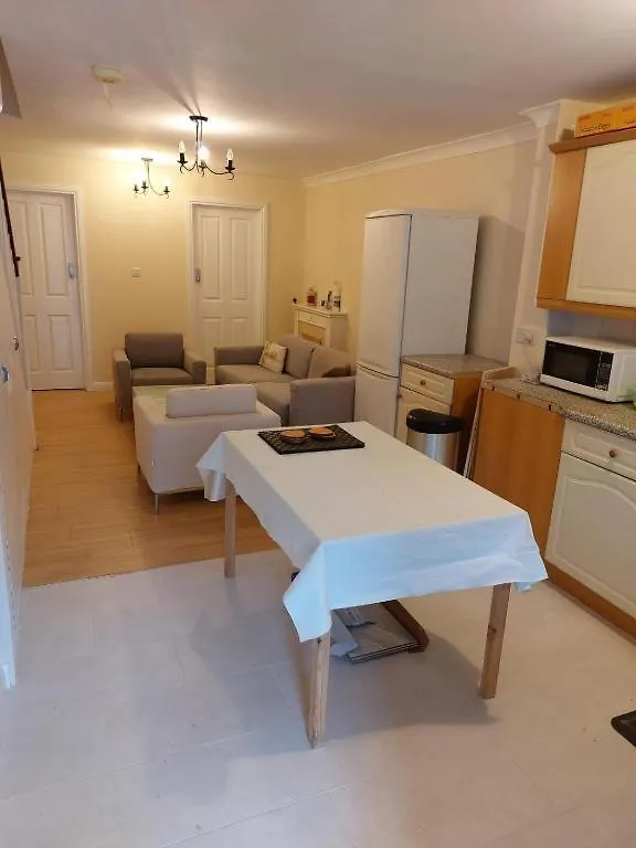 Apartament Tollgate Drive Southall